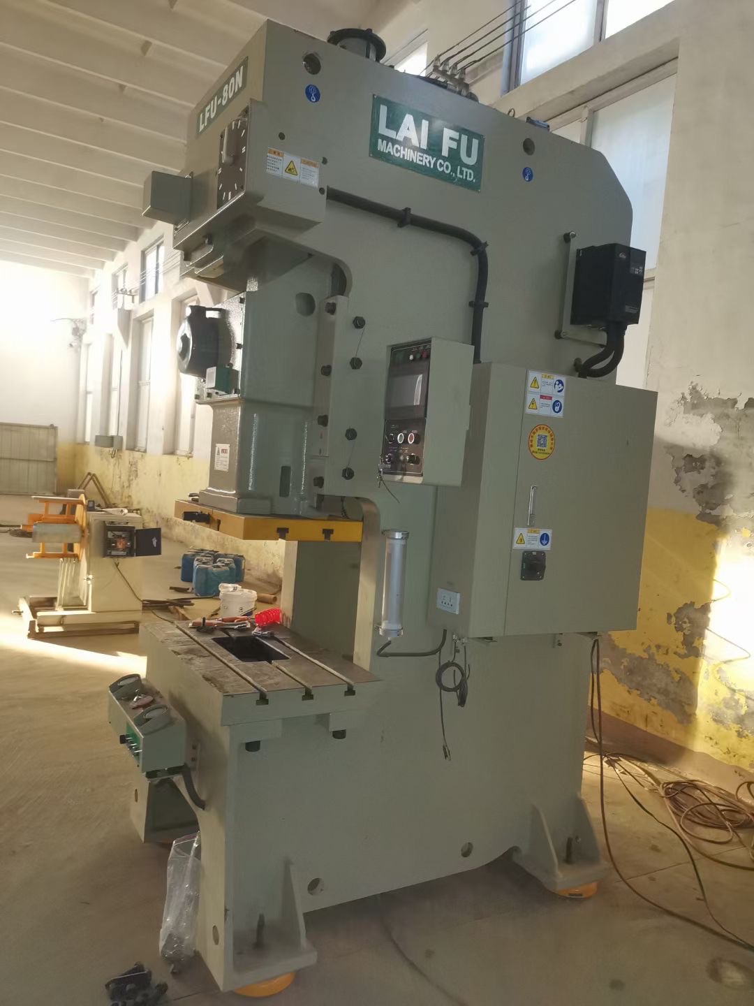 徕富冲床邯郸地区总经销18303015976台湾品质高精度专业生产冲床50年